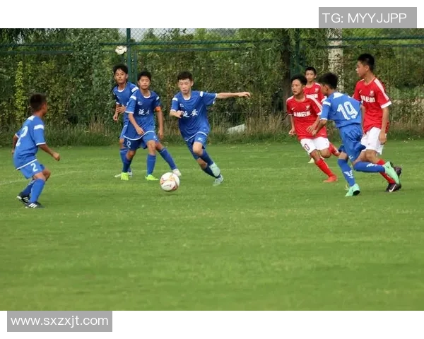 足球付恩:传承与回馈的绿茵故事,感受球场上的无私奉献与团结精神