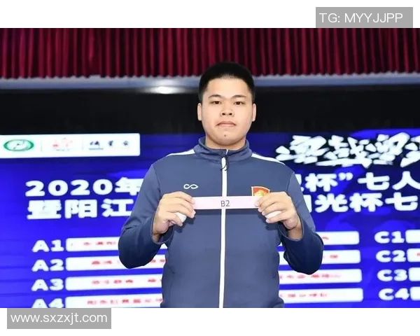 足球杨曼：从青涩少年到绿茵场上的传奇之路与梦想追逐